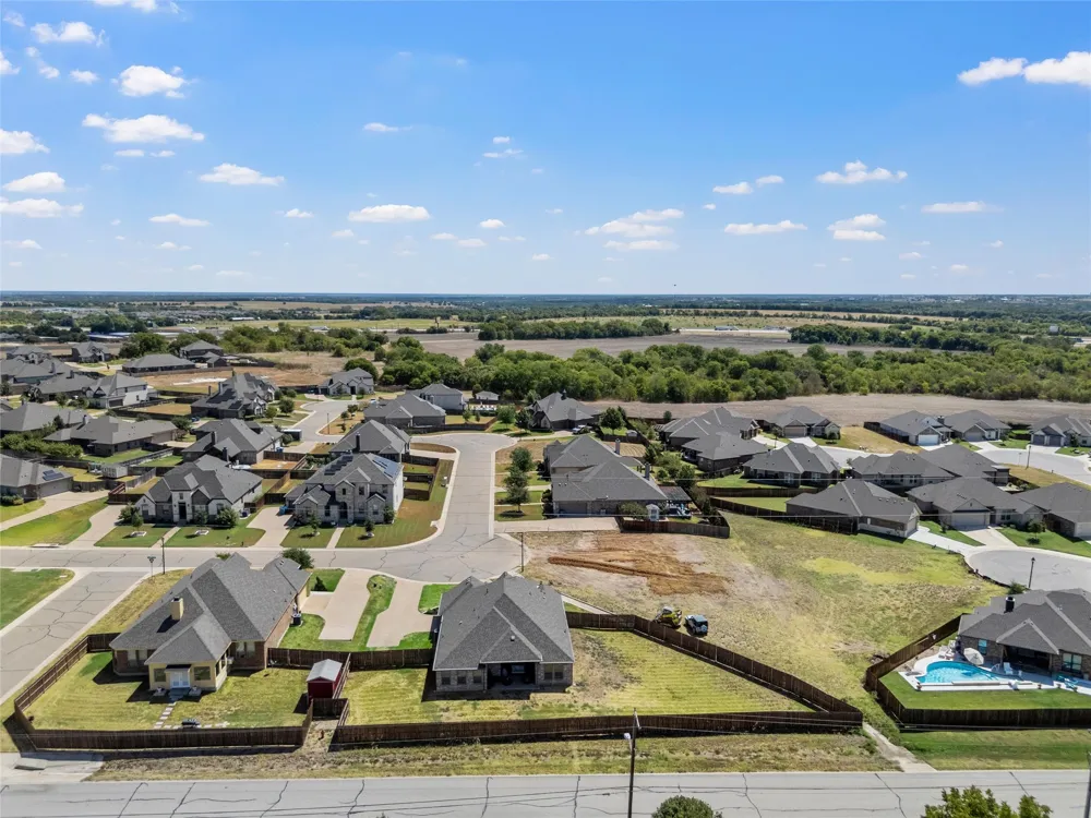 237 Big Creek Loop Hewitt, TX 76643