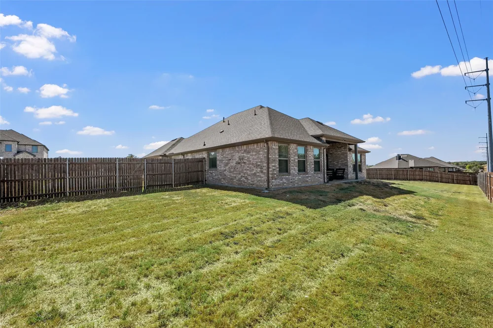 237 Big Creek Loop Hewitt, TX 76643