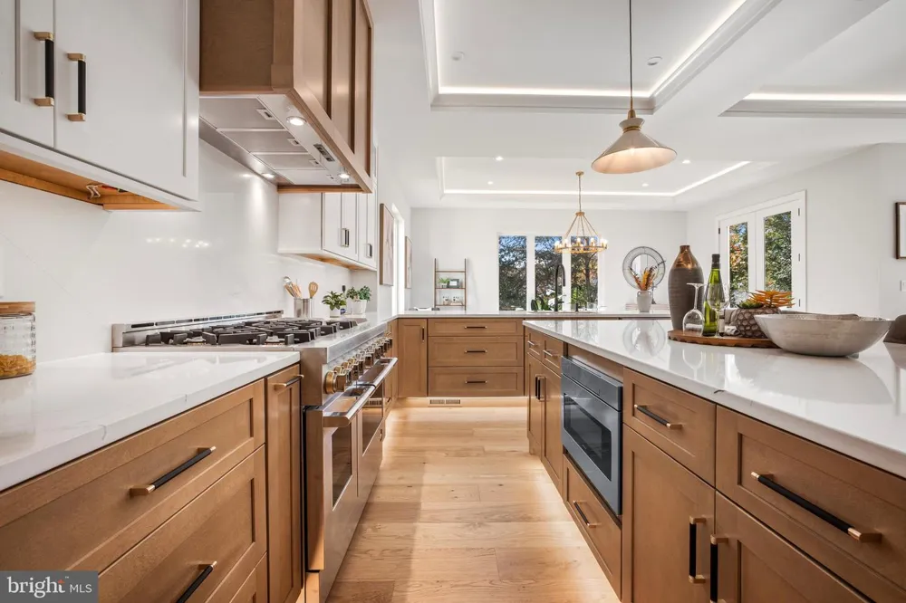 8023 LEWINSVILLE ROAD Mclean, VA 22102