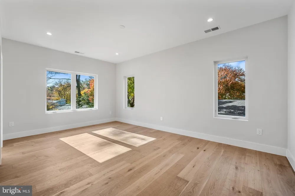 8023 LEWINSVILLE ROAD Mclean, VA 22102