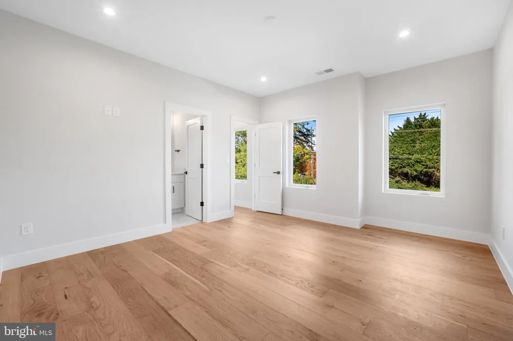 8023 LEWINSVILLE ROAD Mclean, VA 22102