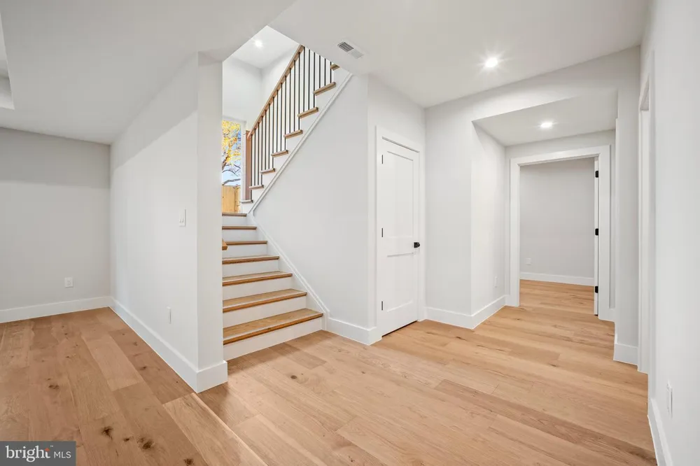 8023 LEWINSVILLE ROAD Mclean, VA 22102
