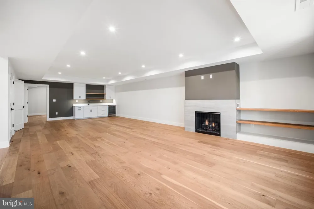 8023 LEWINSVILLE ROAD Mclean, VA 22102