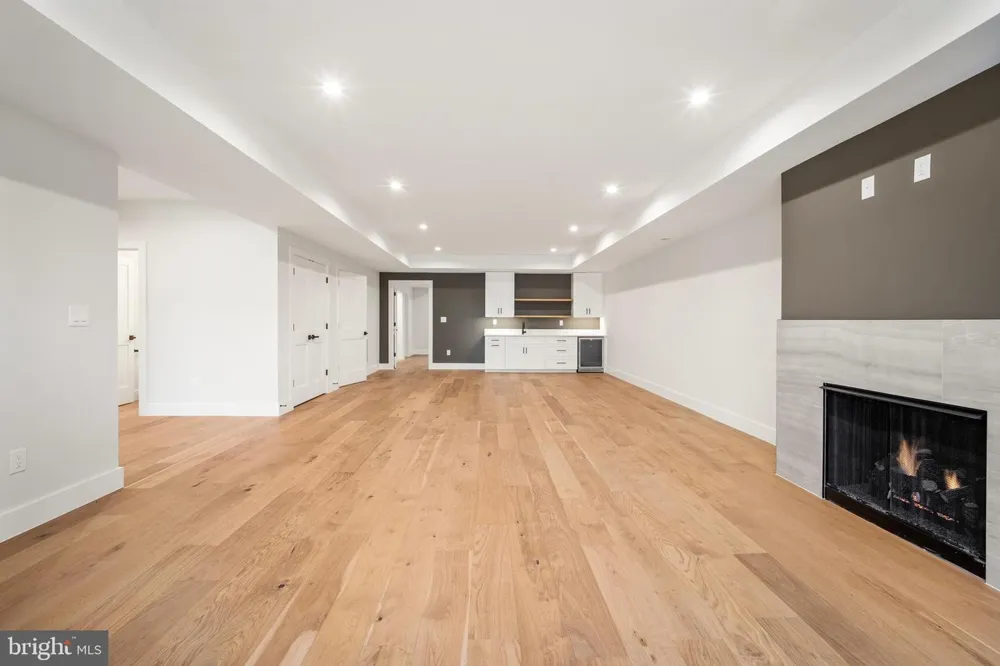 8023 LEWINSVILLE ROAD Mclean, VA 22102
