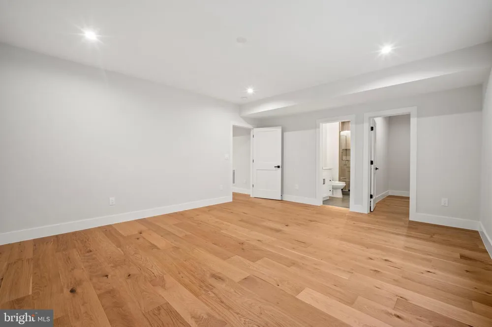 8023 LEWINSVILLE ROAD Mclean, VA 22102