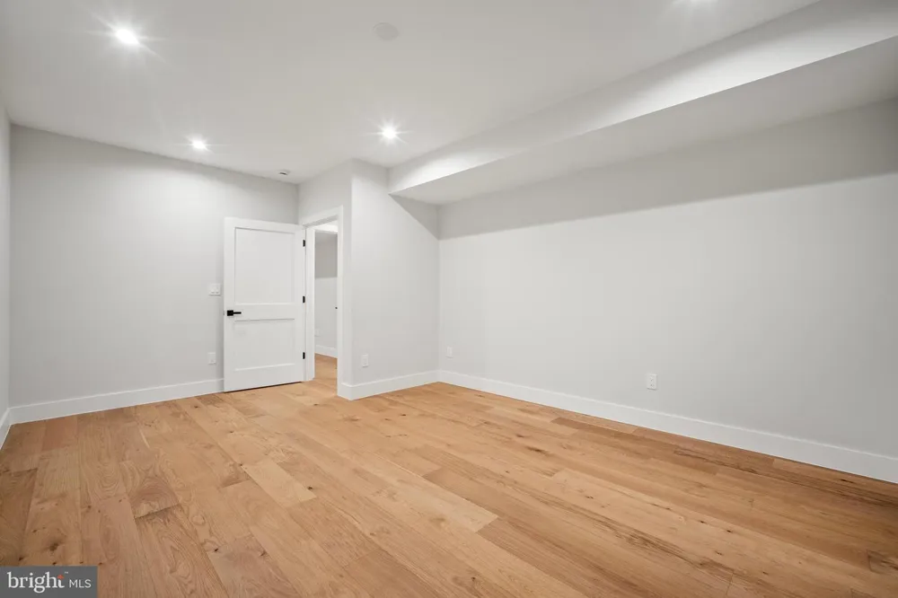 8023 LEWINSVILLE ROAD Mclean, VA 22102
