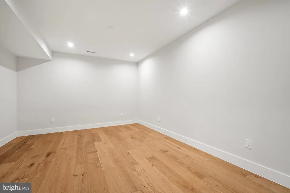 8023 LEWINSVILLE ROAD Mclean, VA 22102