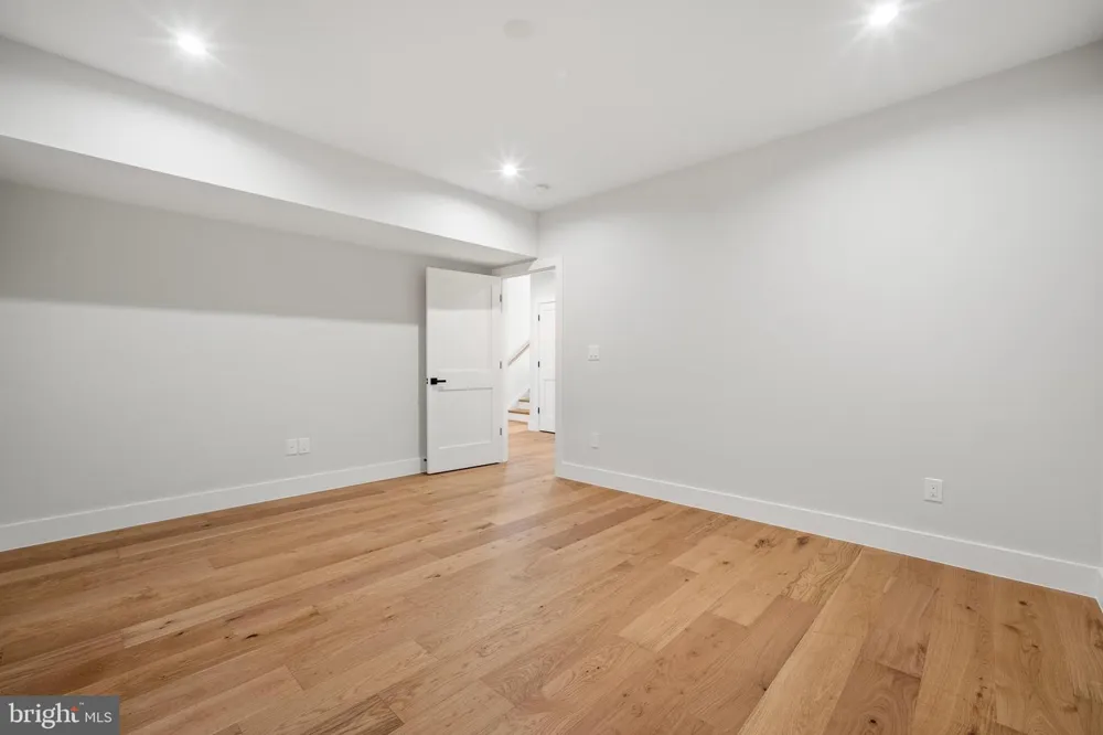 8023 LEWINSVILLE ROAD Mclean, VA 22102