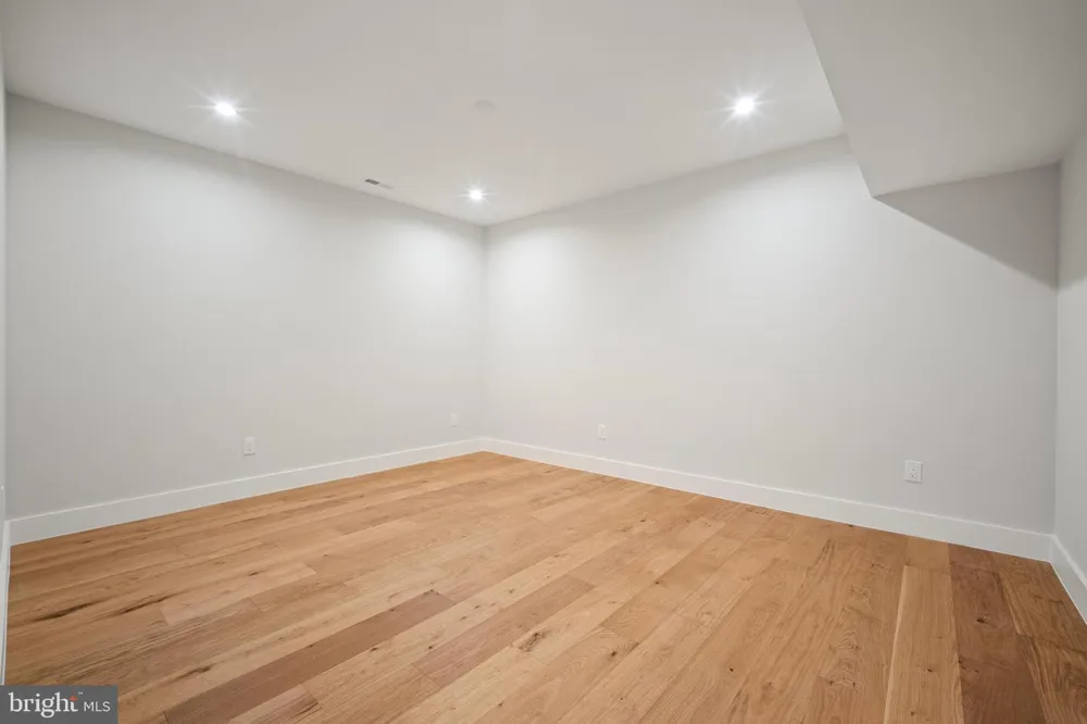 8023 LEWINSVILLE ROAD Mclean, VA 22102