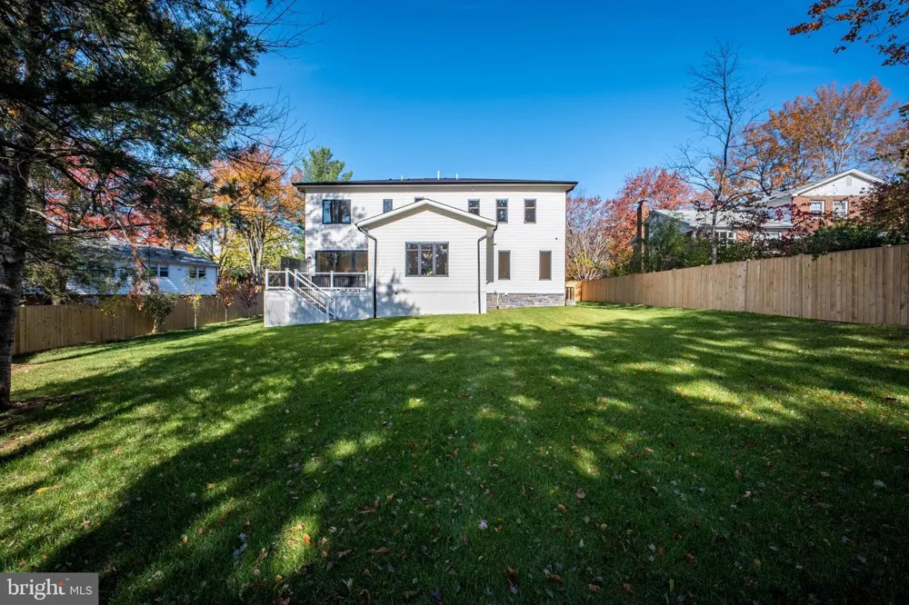8023 LEWINSVILLE ROAD Mclean, VA 22102