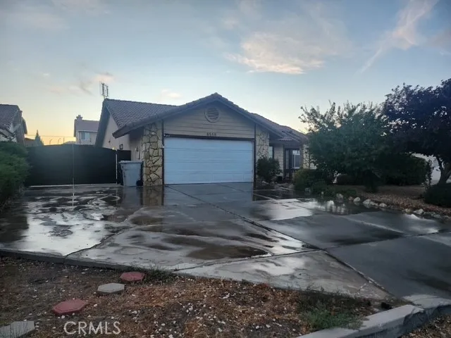 8558 Valley View Hesperia, CA 92344