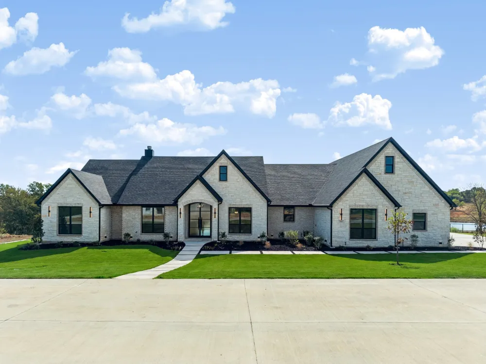 153 Red Bird Lane Bells, TX 75414
