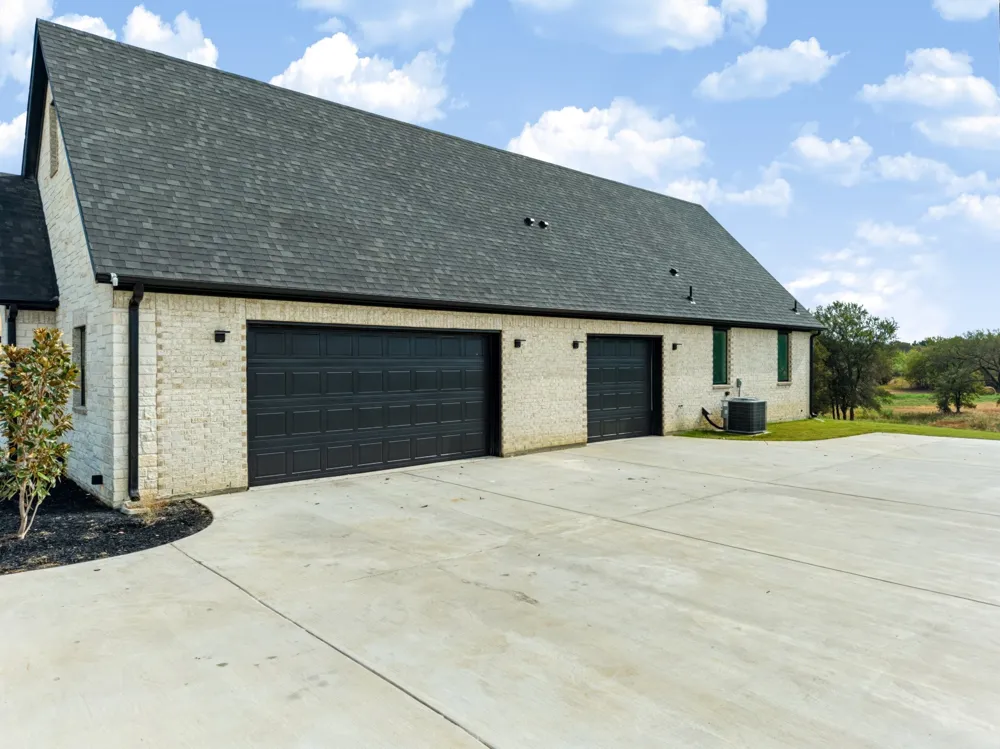 153 Red Bird Lane Bells, TX 75414
