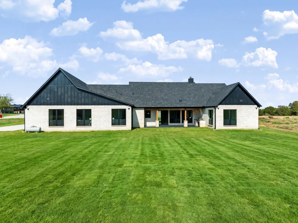 153 Red Bird Lane Bells, TX 75414