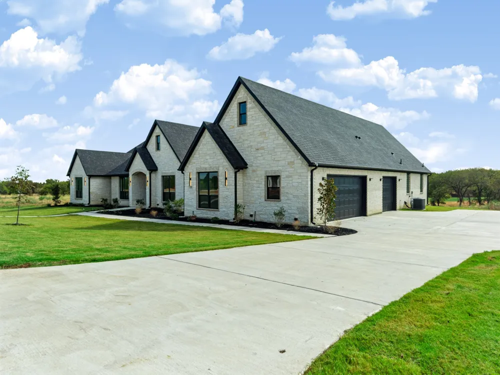 153 Red Bird Lane Bells, TX 75414
