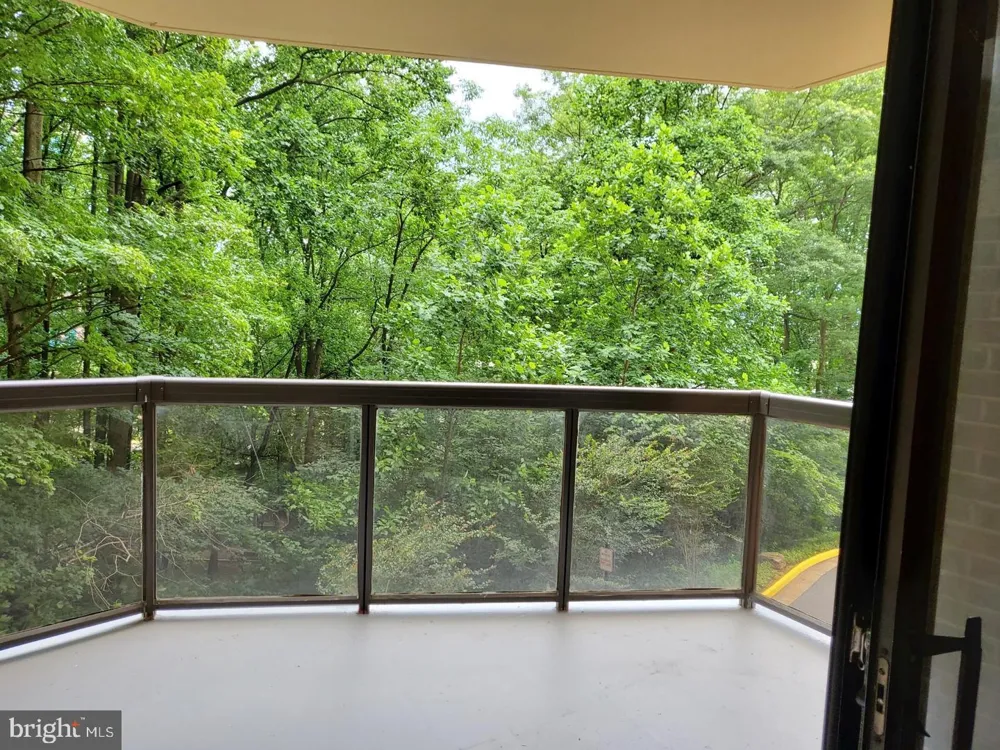 8370 GREENSBORO DRIVE #104 Mclean, VA 22102