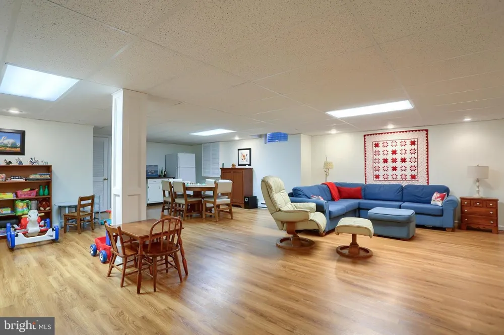 112 ALMOND DRIVE Hershey, PA 17033