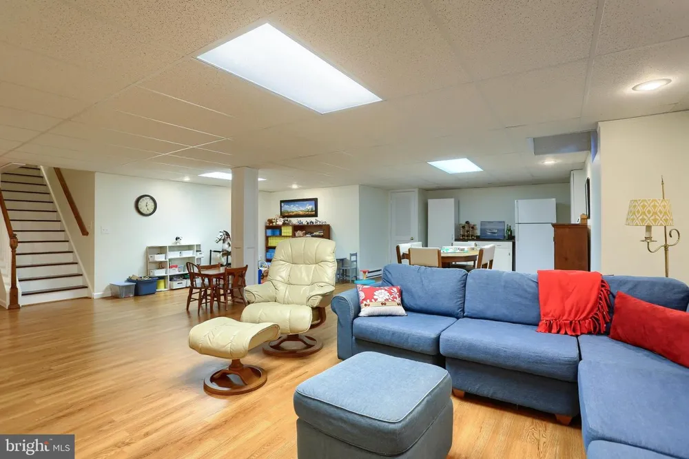 112 ALMOND DRIVE Hershey, PA 17033