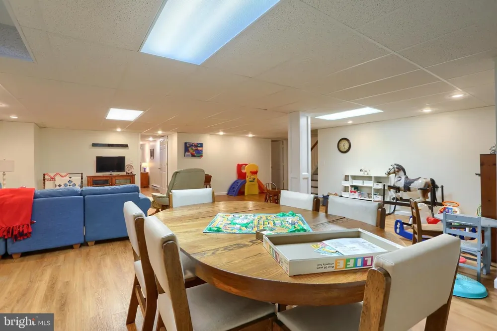 112 ALMOND DRIVE Hershey, PA 17033