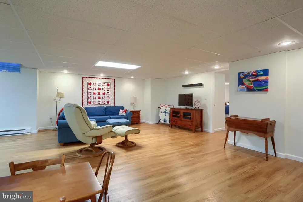 112 ALMOND DRIVE Hershey, PA 17033