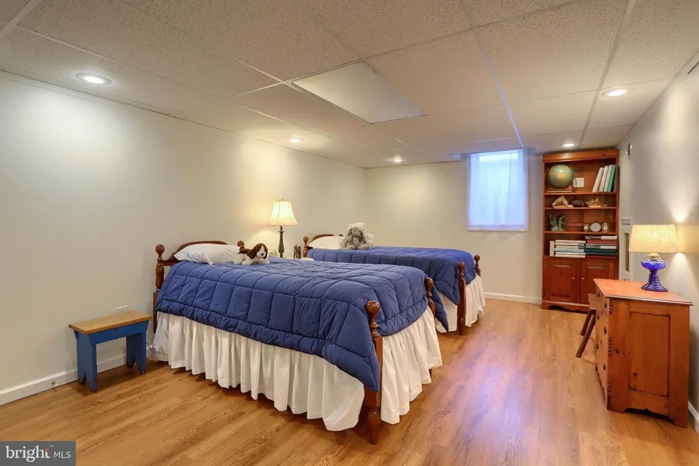 112 ALMOND DRIVE Hershey, PA 17033