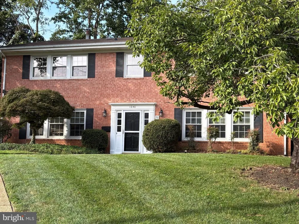 1040 WARBLER Mclean, VA 22101