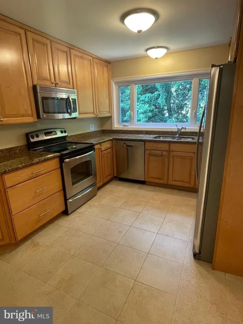 1040 WARBLER Mclean, VA 22101
