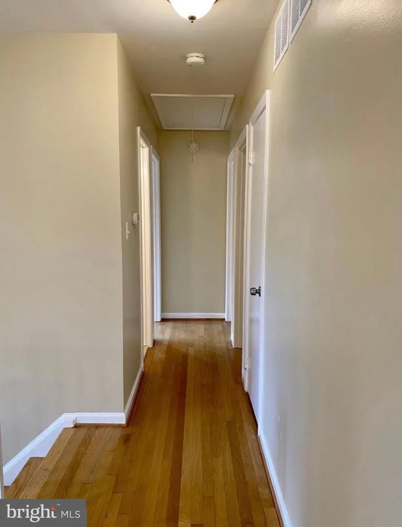 1040 WARBLER Mclean, VA 22101