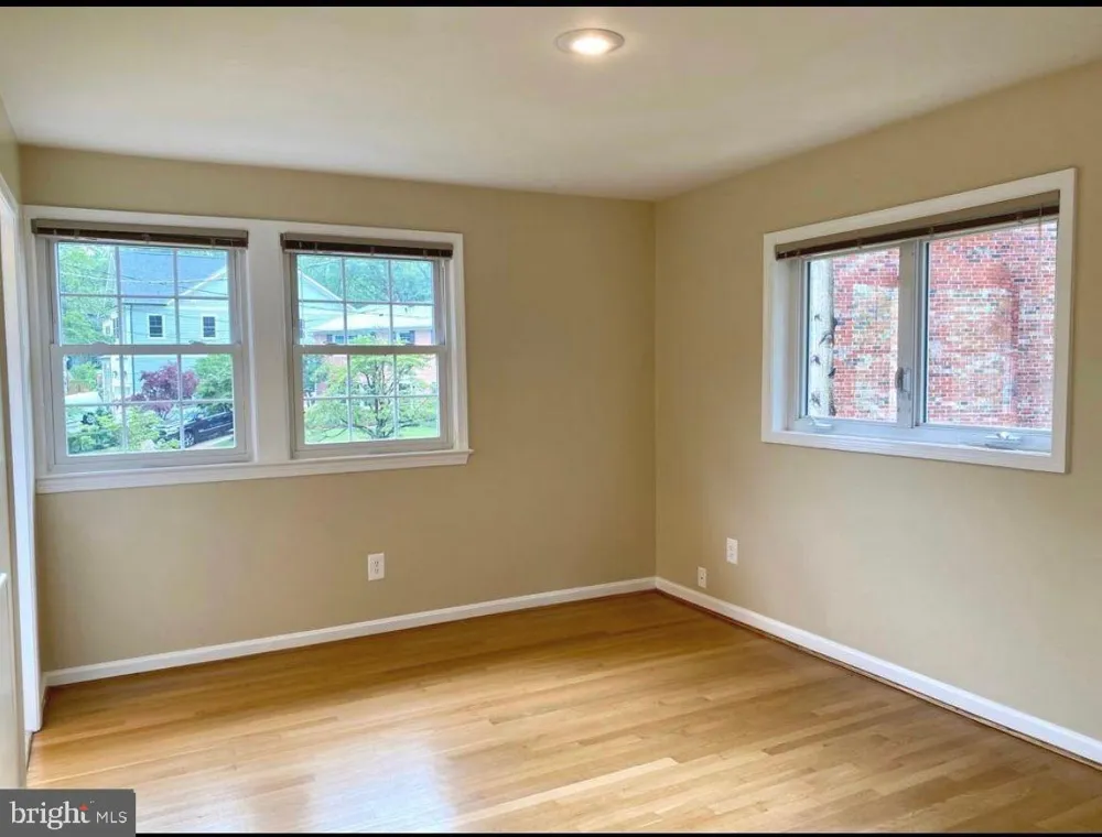 1040 WARBLER Mclean, VA 22101