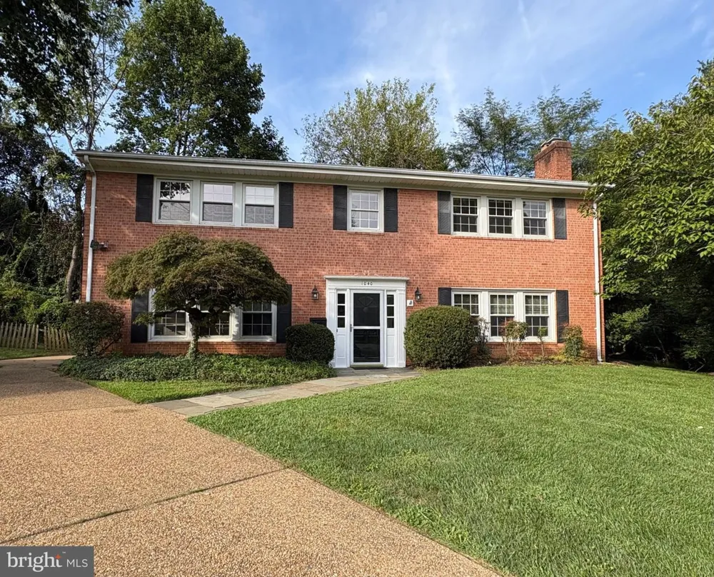 1040 WARBLER Mclean, VA 22101