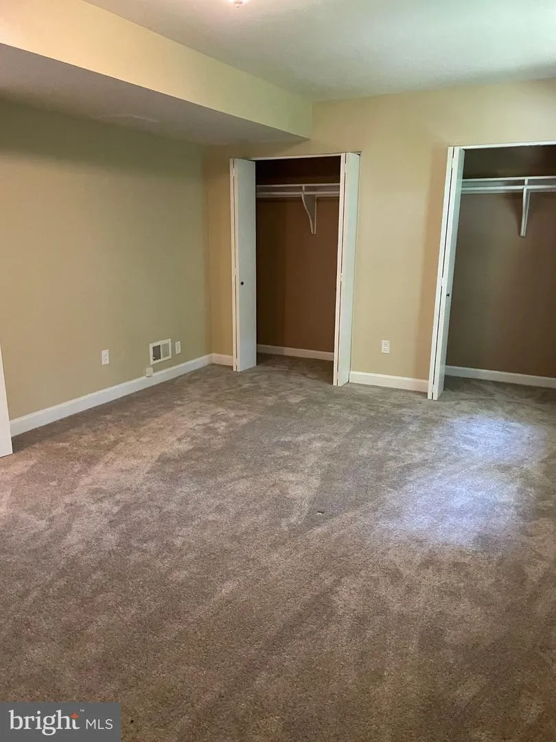 1040 WARBLER Mclean, VA 22101