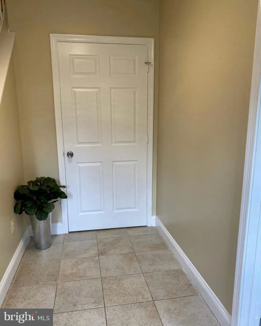 1040 WARBLER Mclean, VA 22101