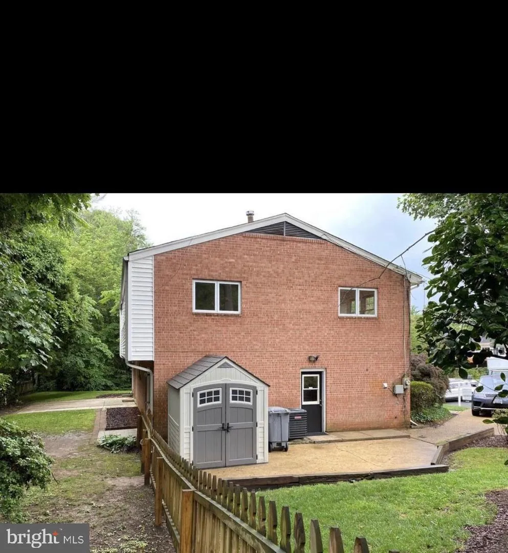 1040 WARBLER Mclean, VA 22101
