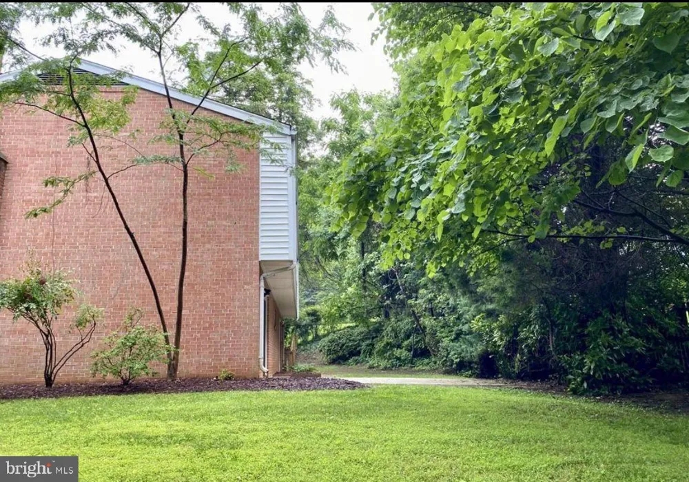1040 WARBLER Mclean, VA 22101