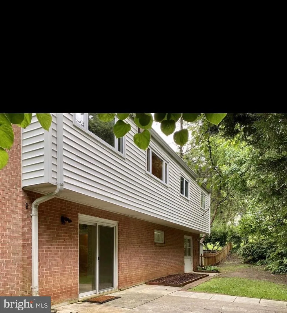 1040 WARBLER Mclean, VA 22101