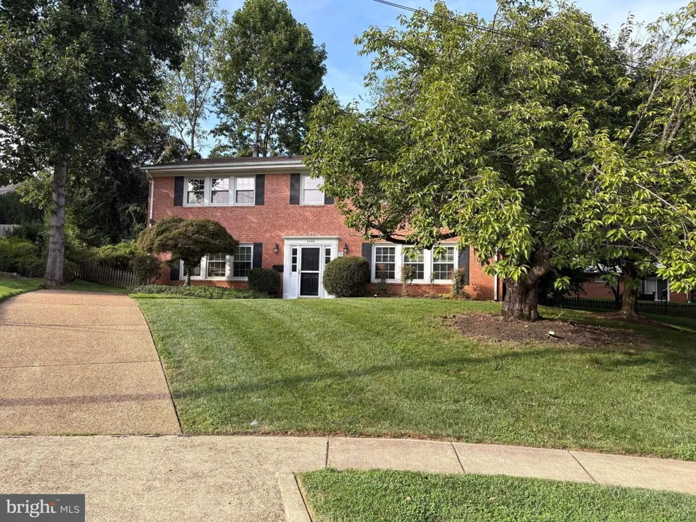 1040 WARBLER Mclean, VA 22101
