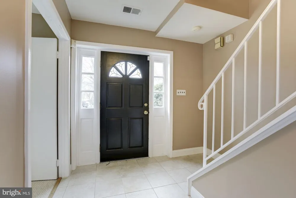 1040 WARBLER Mclean, VA 22101