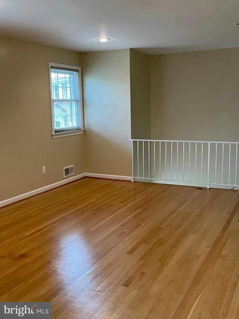 1040 WARBLER Mclean, VA 22101