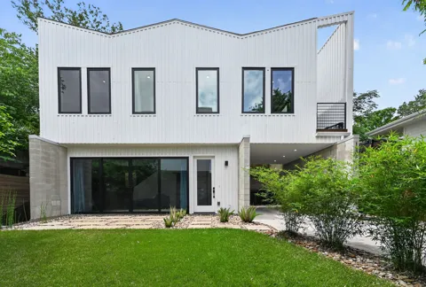 1206 Luna Street #2