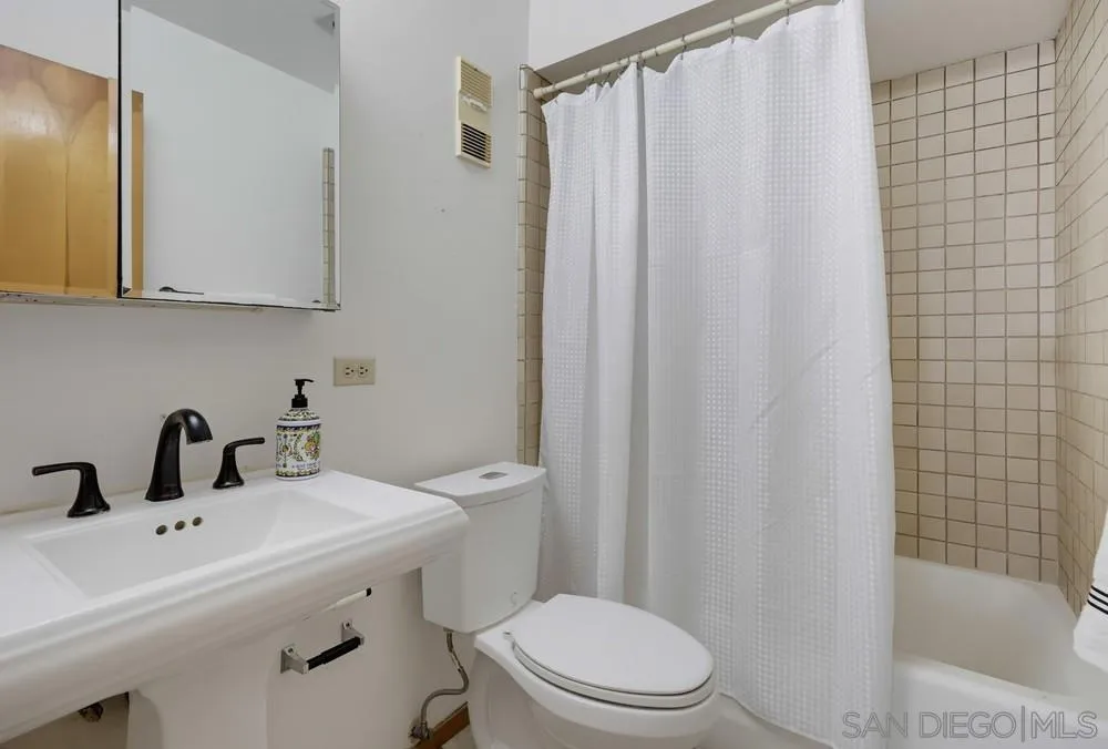 917 Torrance St. #1 San Diego, CA 92103