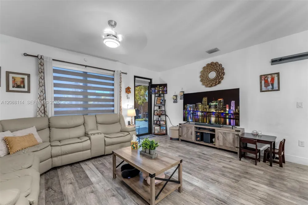 2484 SE 2nd St Homestead, FL 33033