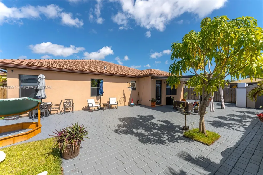 2484 SE 2nd St Homestead, FL 33033