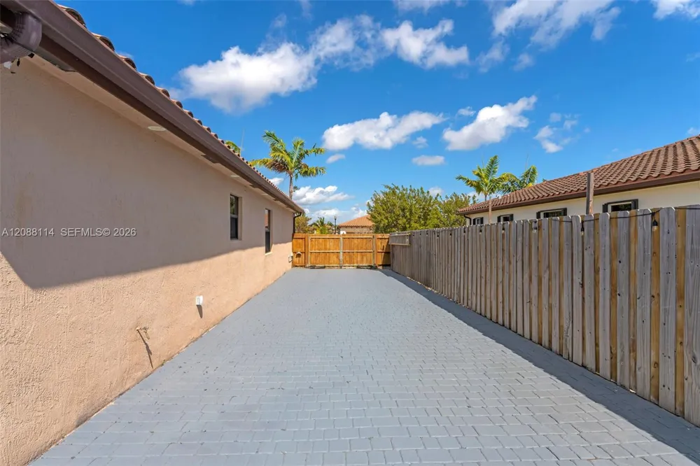 2484 SE 2nd St Homestead, FL 33033