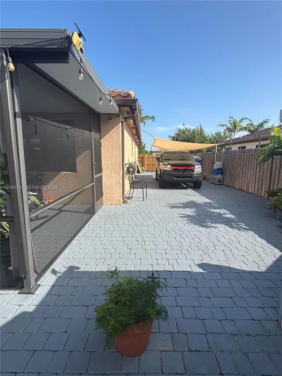 2484 SE 2nd St Homestead, FL 33033