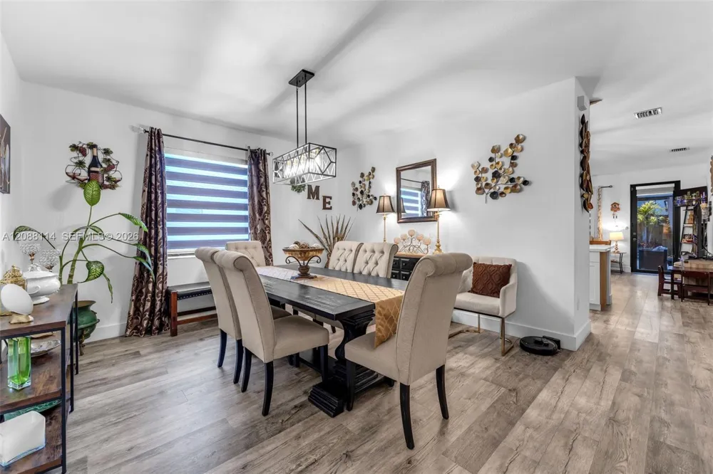 2484 SE 2nd St Homestead, FL 33033