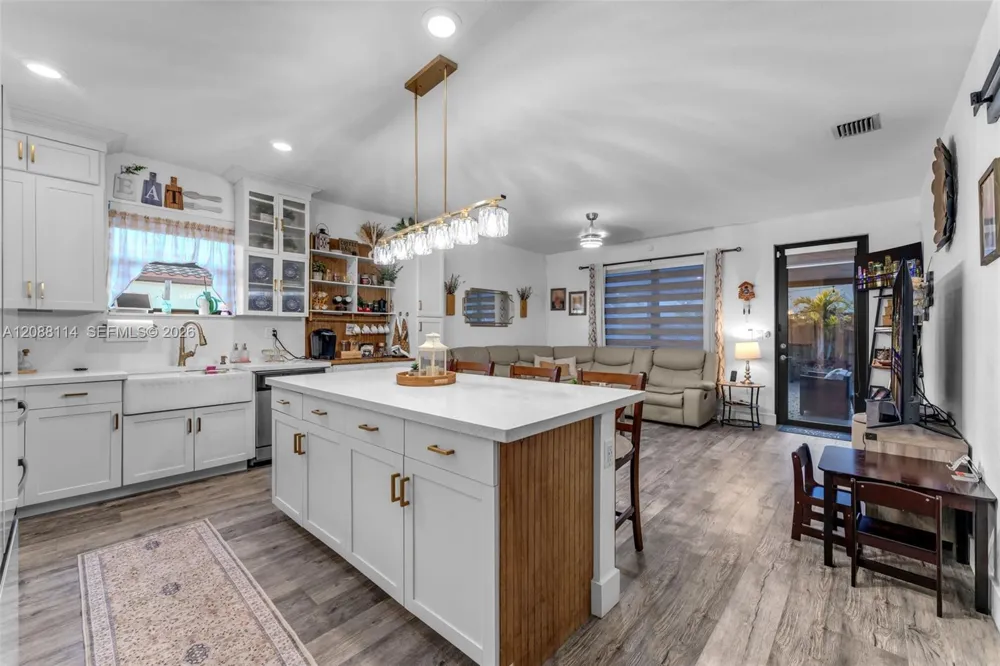 2484 SE 2nd St Homestead, FL 33033