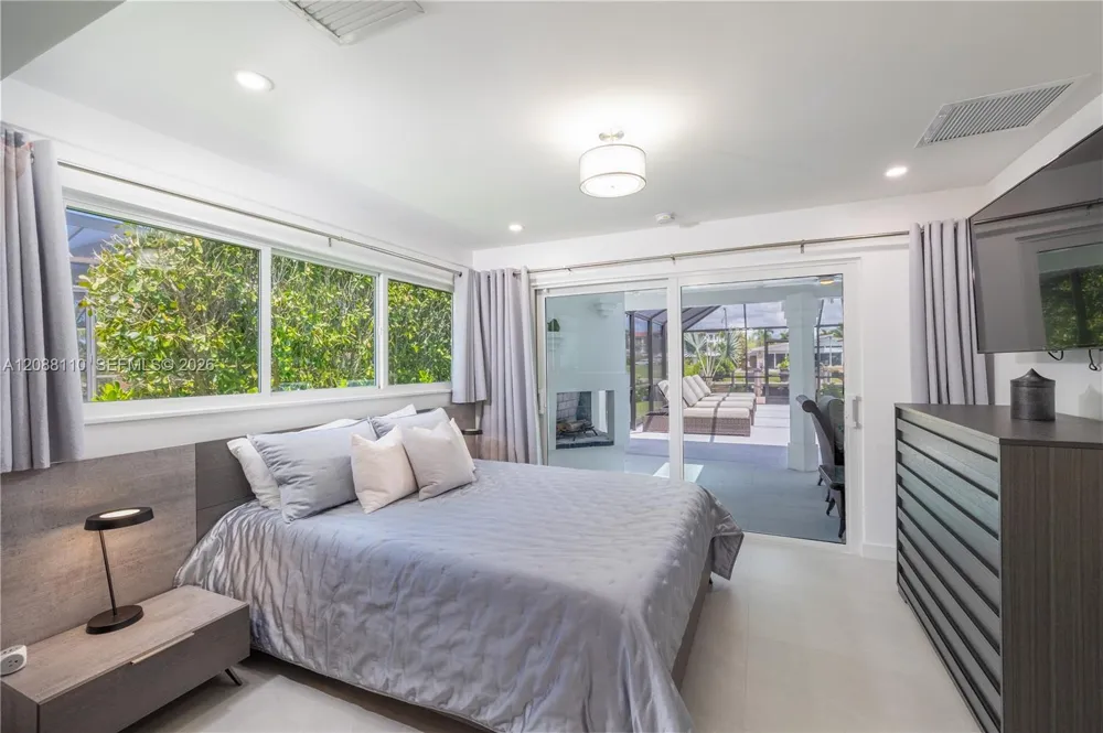1575 Osprey Ave Naples, FL 34102
