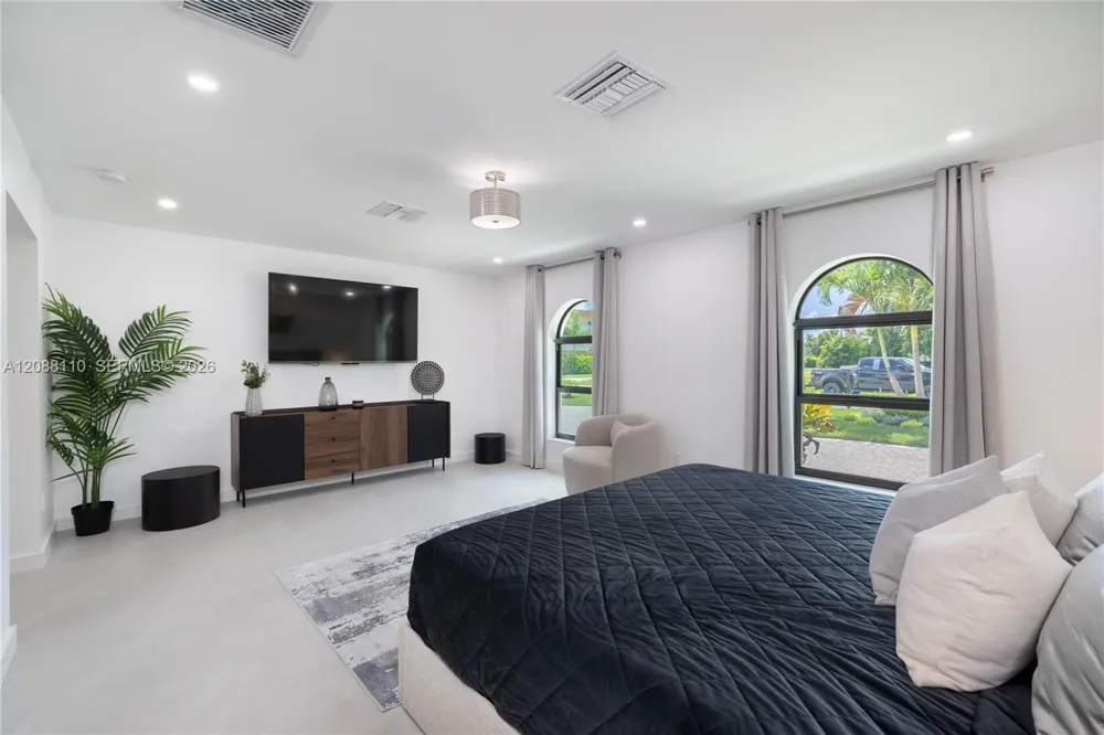 1575 Osprey Ave Naples, FL 34102