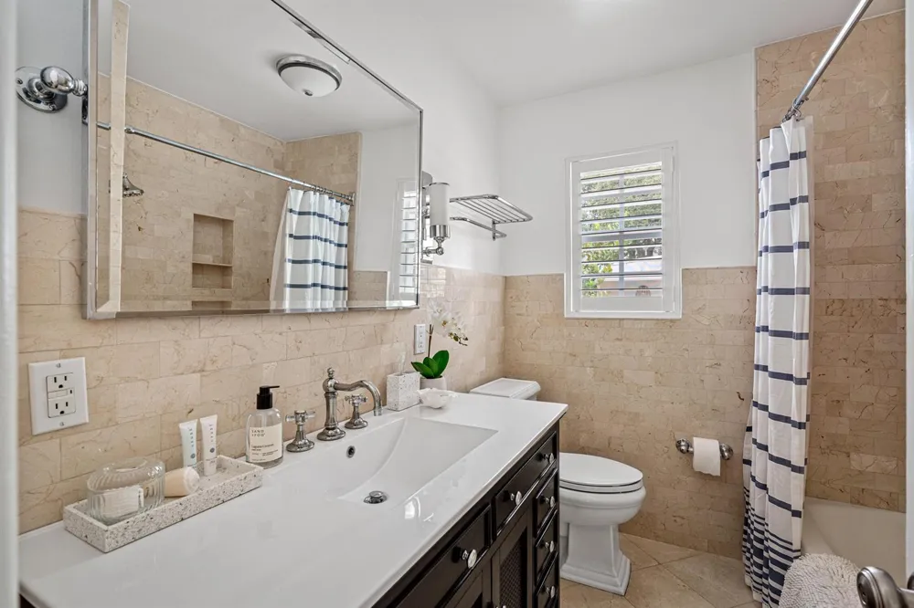 104 NE 17TH AVENUE Fort Lauderdale, FL 33301