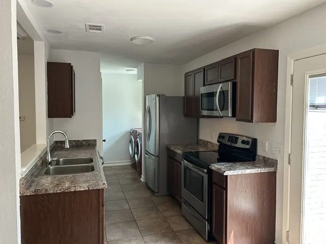 1015 E Yager Lane #129 Austin, TX 78753